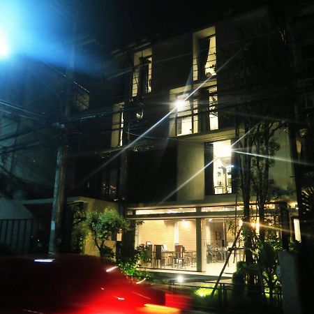 B Arch House Hotel And Cafe Ll No Parking Ll 清邁 外观 照片