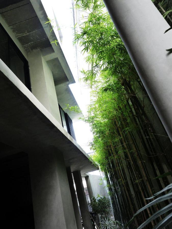 B Arch House Hotel And Cafe Ll No Parking Ll 清邁 外观 照片